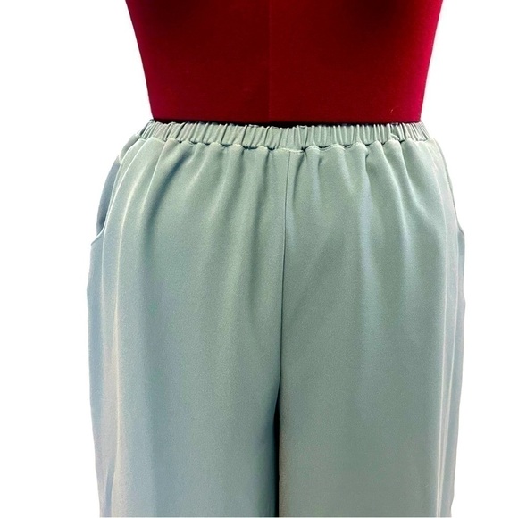 Co-ord Set: Hand Crafted Two-Piece Wide Leg Pant Suit - Picture 5 of 16